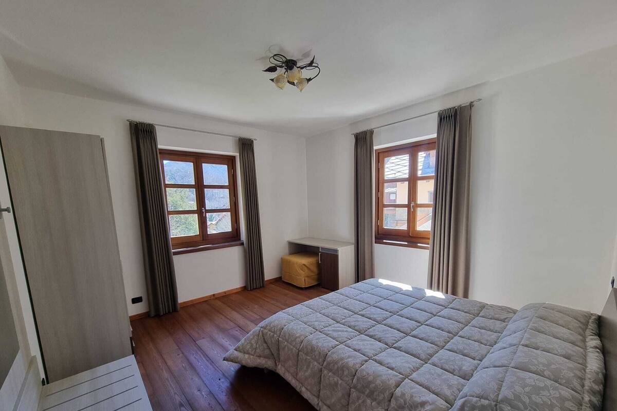 Chambre, vue cour intérieure