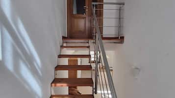 Deluxe-Zimmer, Stadtblick | Zimmersafe, Schreibtisch, Verdunkelungsvorhänge, Bügeleisen/Bügelbrett