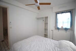 1 bedroom, iron/ironing board - Apartment for 4 at 20m from the beach (Canet-en-Roussillon)