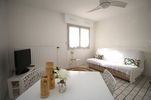 TV - Apartment for 4 at 20m from the beach (Canet-en-Roussillon)