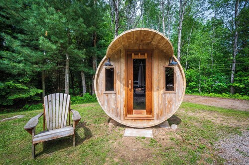 Cozy Family-Sized Cottage in Kearney - Hot Tub & Sauna 3 Min walk to Perry Lake