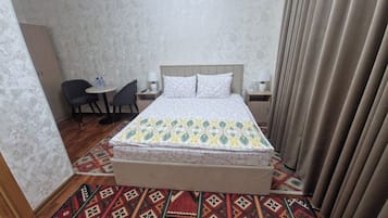 Doppia Standard, 1 letto queen | Ferro/asse da stiro, Wi-Fi gratuito