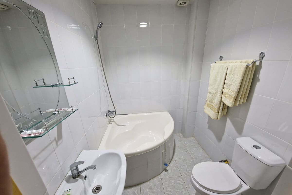 Chambre Standard avec lits jumeaux | Salle de bain