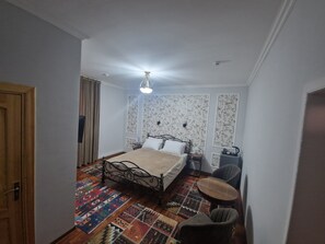 标准双人房, 1 张大床 | 熨斗/熨衣板、免费 WiFi