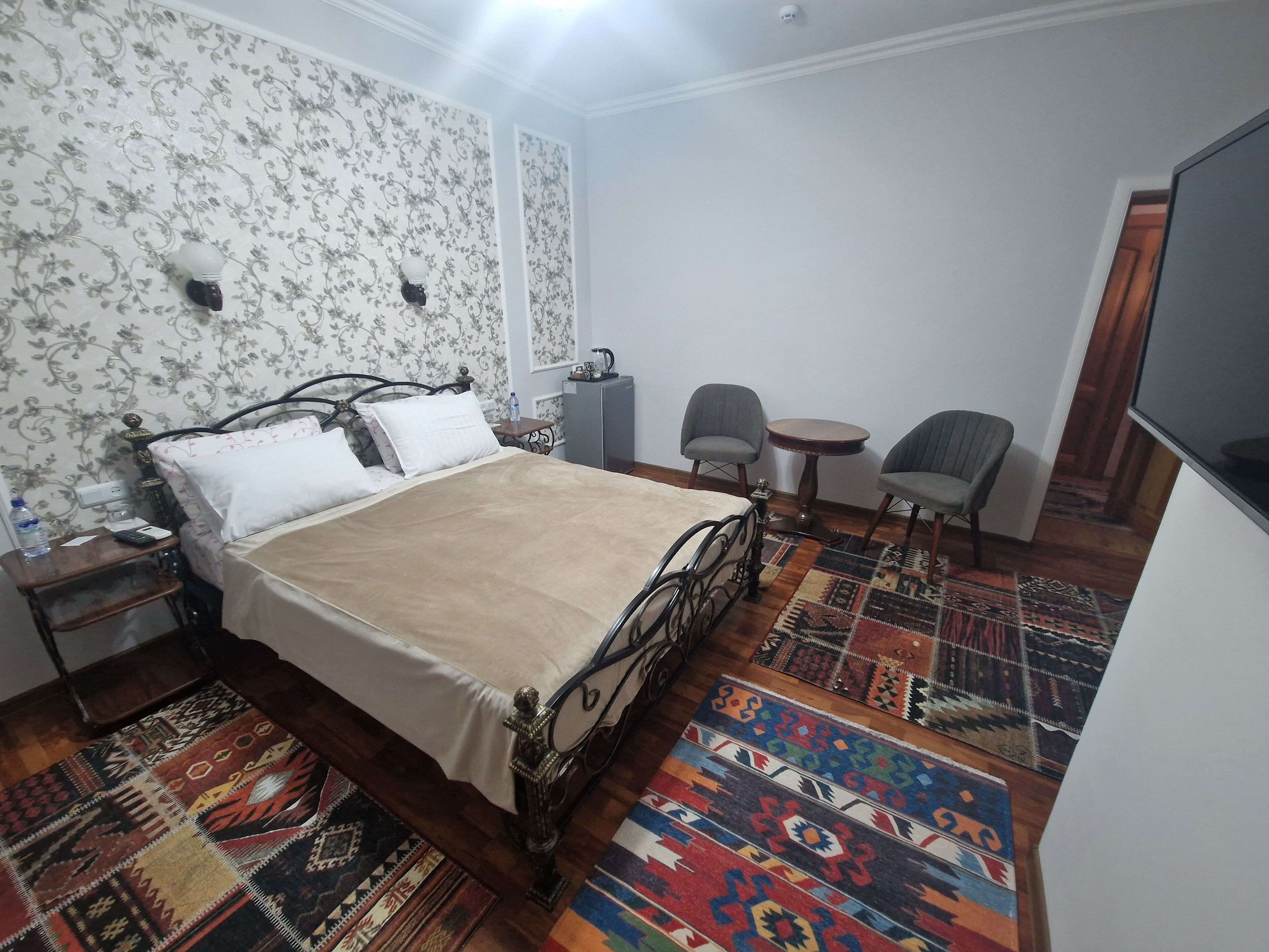 Standard Double Room, 1 Queen Bed | Iron/ironing board, free WiFi