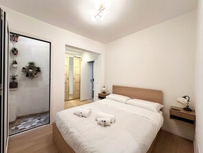 2 室のベッドルーム、デスク、旅行用ベビーベッド、WiFi