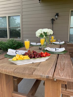 Outdoor dining - Gorgeous golf course property at the Players Club Deer Creek. (Omaha)