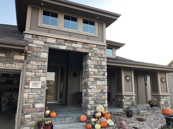 Exterior detail - Gorgeous golf course property at the Players Club Deer Creek. (Omaha)