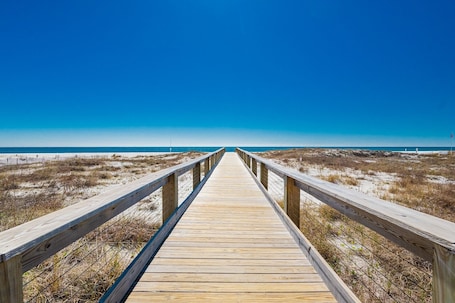 Condo, 4 quartos | Praia | Na praia . Perdido Dunes Tower 9e 4 Bedroom Condo