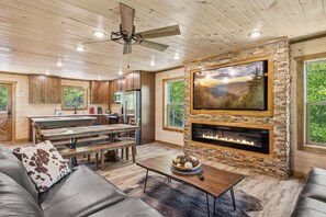 Living area - Hilltop Dreamin' 4 Bedroom Cabin by RedAwning (Sevierville)