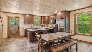 Cabin, 4 Bedrooms | Private kitchen | Fridge, oven, coffee/tea maker, toaster