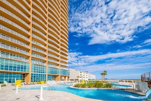 Condo, 3 habitaciones | Alberca | Alberca techada y alberca al aire libre