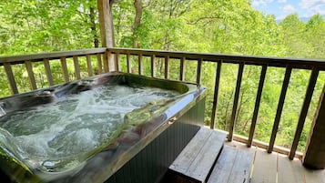 Cabin, 2 Bedrooms | Tab spa persendirian