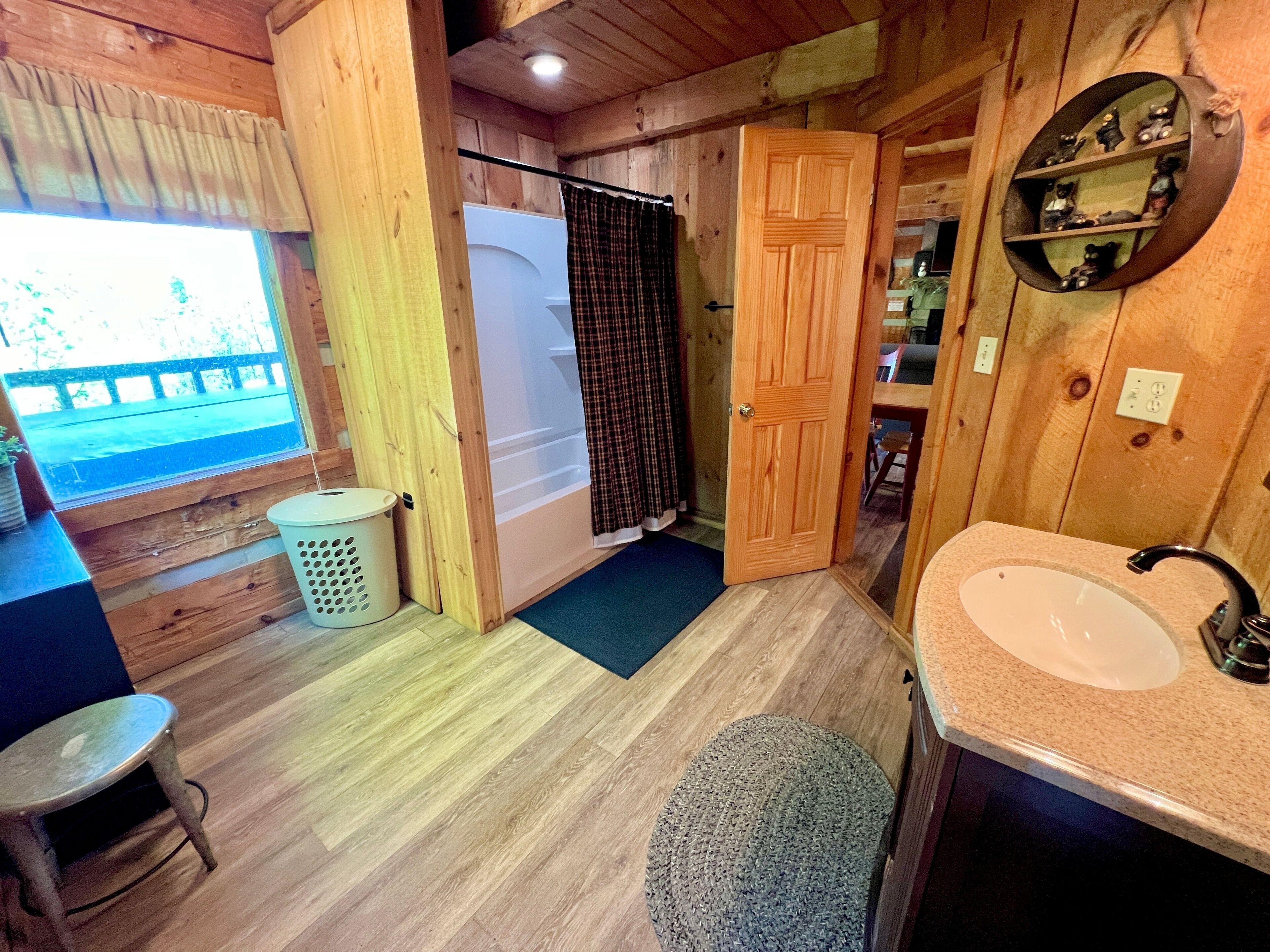 Cabin, 2 Bedrooms | Bathroom | Towels