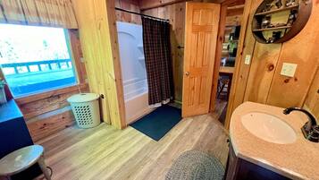 Cabin, 2 Bedrooms | Bathroom | Towels