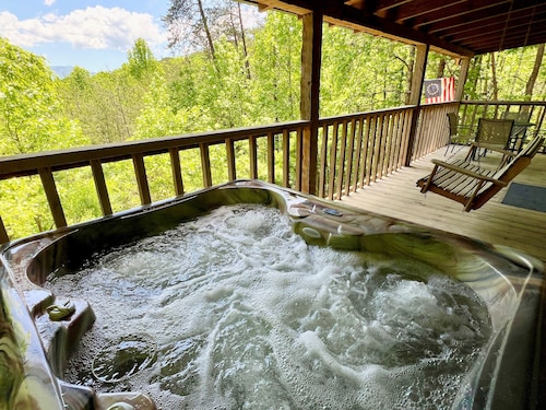 Bearadise Found 2 Bedroom Cabin by RedAwning