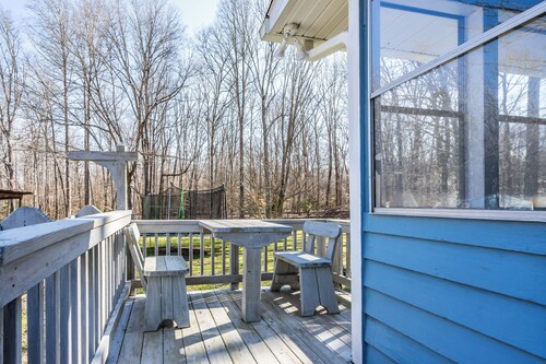 Cozy Family/Pet Friendly Country Cottage  