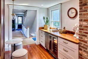 Interior - Welcome to Shain Manor, Parlor Suite! Elegant, newly renovated & sleeps 4! (Savannah)