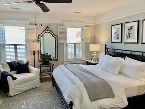 2 bedrooms, desk, iron/ironing board, free WiFi - Welcome to Shain Manor, Parlor Suite! Elegant, newly renovated & sleeps 4! (Savannah)