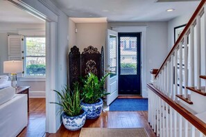 Interior - The Shain Manor Parlor Suite (Savannah)