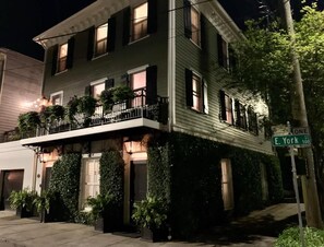 A two-story building with a balcony, ivy-covered walls, and a street sign indicating 'E. York St.' - The Shain Manor Garden Suite (Savannah)