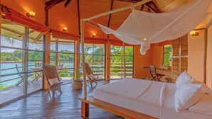 Island Bay Side Suite (2 bedrooms) - Lou Moon Eco-Luxury Resort (Ejan)