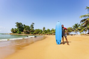 Surfing/boogie boarding - Lou Moon Eco-Luxury Resort (Ejan)
