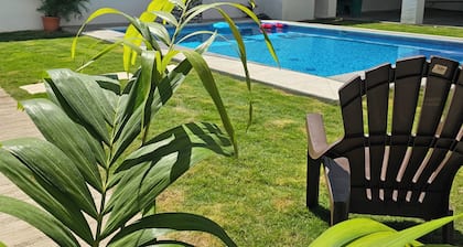 Chalet Paradise Point, in the main area of El Paredón a few steps from the beach