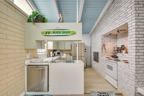 Mikrowelle, Ofen, Herdplatte, Geschirrspüler