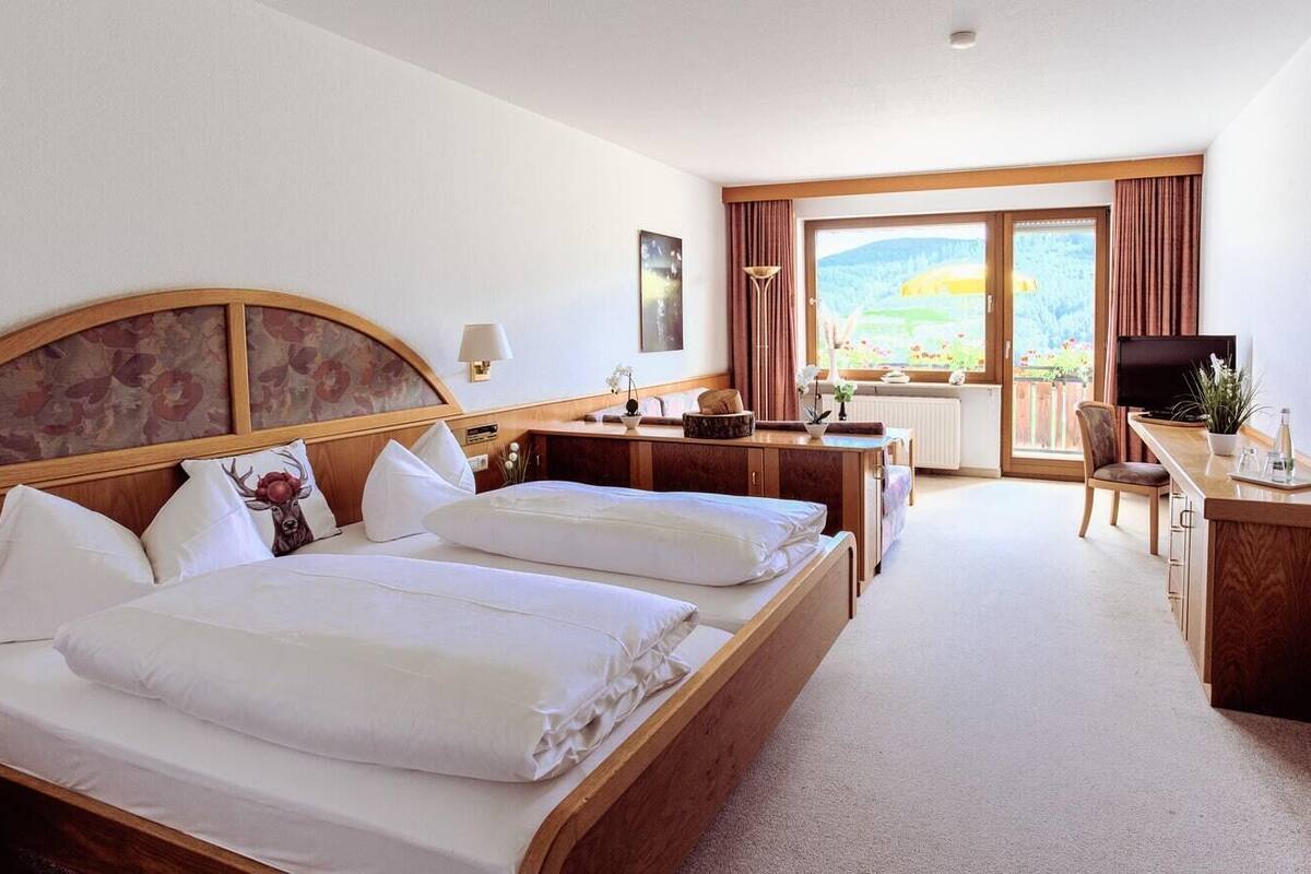 Family Room, Mountain View | WiFi (free)