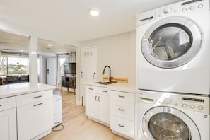 Apartment (2 Bedrooms) | Interior - San Diego Apartment w/ Patio - Near Balboa Park! (San Diego)