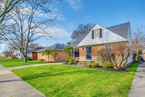 House (3 Bedrooms) | Interior - Charming Home - 4 Mi to Euclid Creek Reservation (South Euclid)