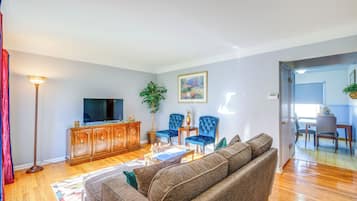 Casa (3 Bedrooms) | Área de estar | TV de tela plana