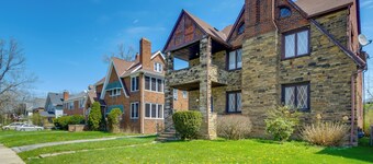 Trendy South Euclid Apt - 5 Mi to Cleveland Clinic