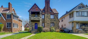 Trendy South Euclid Apt - 5 Mi to Cleveland Clinic