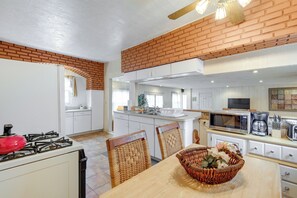 Interior - Spacious Studio - 5 Mi to MGM Northfield Park! (Maple Heights)