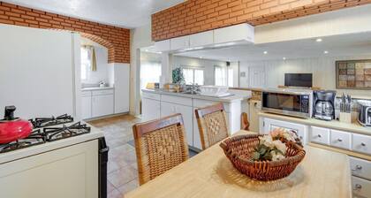 Spacious Studio - 5 Mi to MGM Northfield Park!