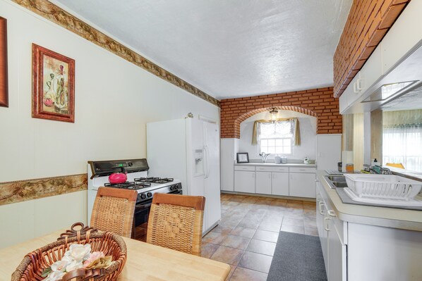 Interior - Spacious Studio - 5 Mi to MGM Northfield Park! (Maple Heights)