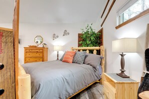 Apartment (0 Bedroom) | Interior - Cozy Cottage w/ Park Pass, 1 Mi to Jenkinson Lake! (Pollock Pines)