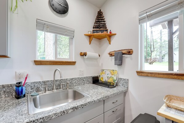 Apartment (0 Bedroom) | Interior - Cozy Cottage w/ Park Pass, 1 Mi to Jenkinson Lake! (Pollock Pines)