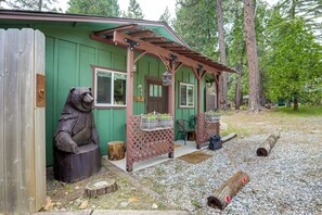 Apartment (0 Bedroom) | Interior - Cozy Cottage w/ Park Pass, 1 Mi to Jenkinson Lake! (Pollock Pines)