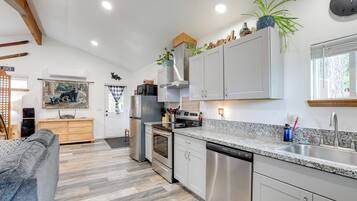 Apartment (0 Bedroom) | Interior