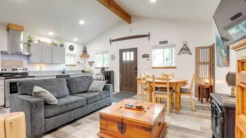 Apartment (0 Bedroom) | Ruang tamu | Pendiangan