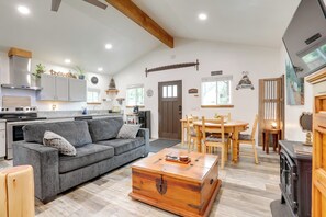 Apartment (0 Bedroom) | Living area | Fireplace - Cozy Cottage w/ Park Pass, 1 Mi to Jenkinson Lake! (Pollock Pines)