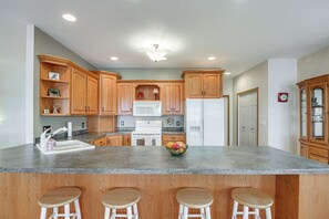 House (5 Bedrooms) | Interior