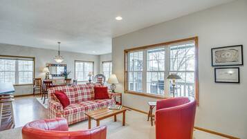 House (5 Bedrooms) | Interior