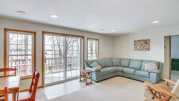 House (5 Bedrooms) | Interior