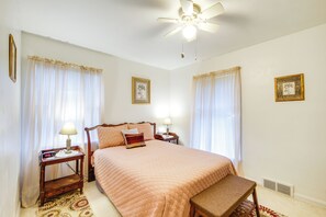 House (3 Bedrooms) | Interior - Cleveland Heights Home w/ Sunroom: Park Across St! (Cleveland Heights)