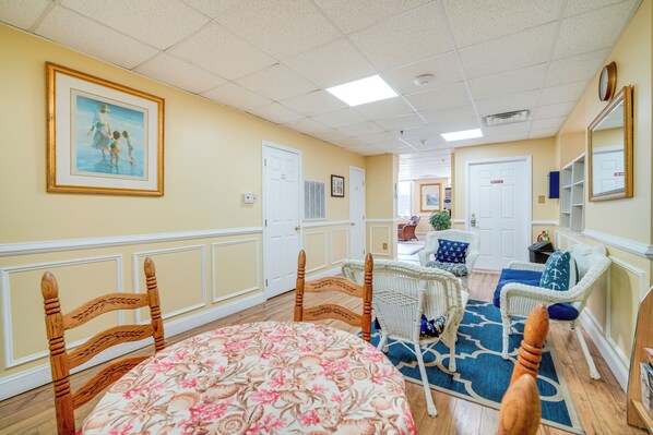 Apartment (0 Bedroom) | Interior