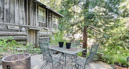 8 Mi to Yosemite National Park: Cabin w/ Fire Pit